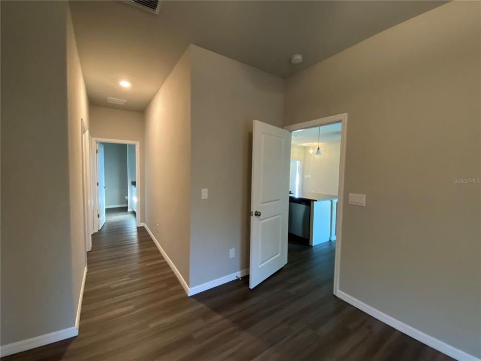 Под контрактом: $1,695 (3 спален, 2 ванн, 1601 Квадратных фут)