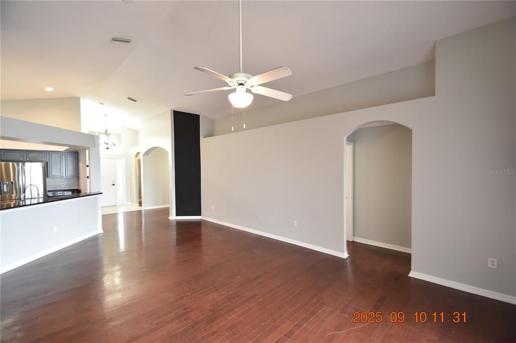 For Rent: $2,295 (4 beds, 3 baths, 1816 Square Feet)