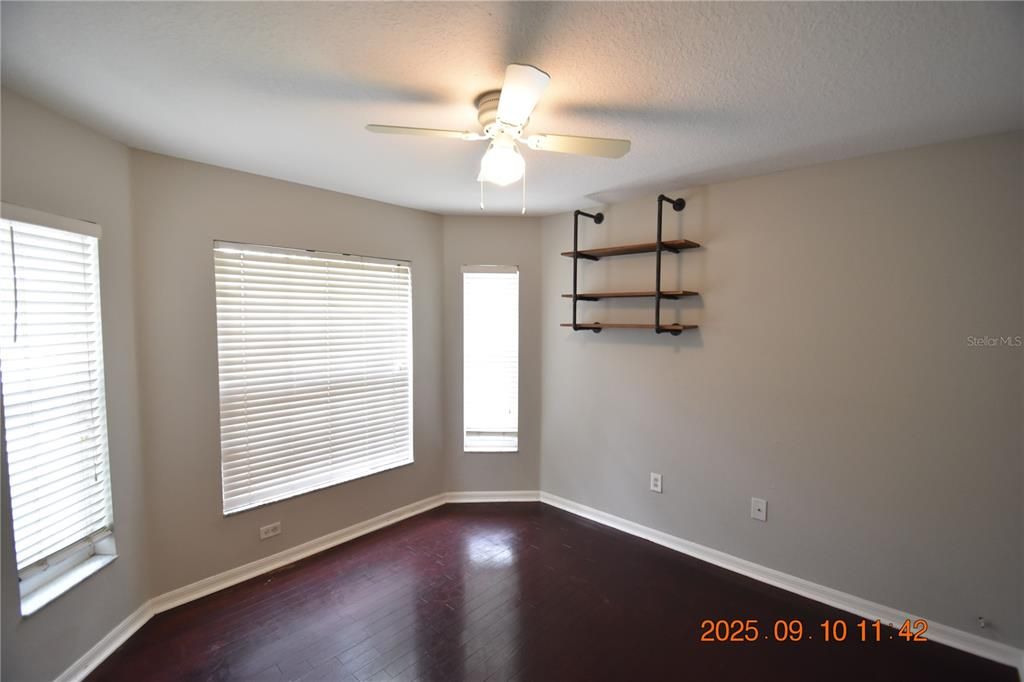 For Rent: $2,295 (4 beds, 3 baths, 1816 Square Feet)