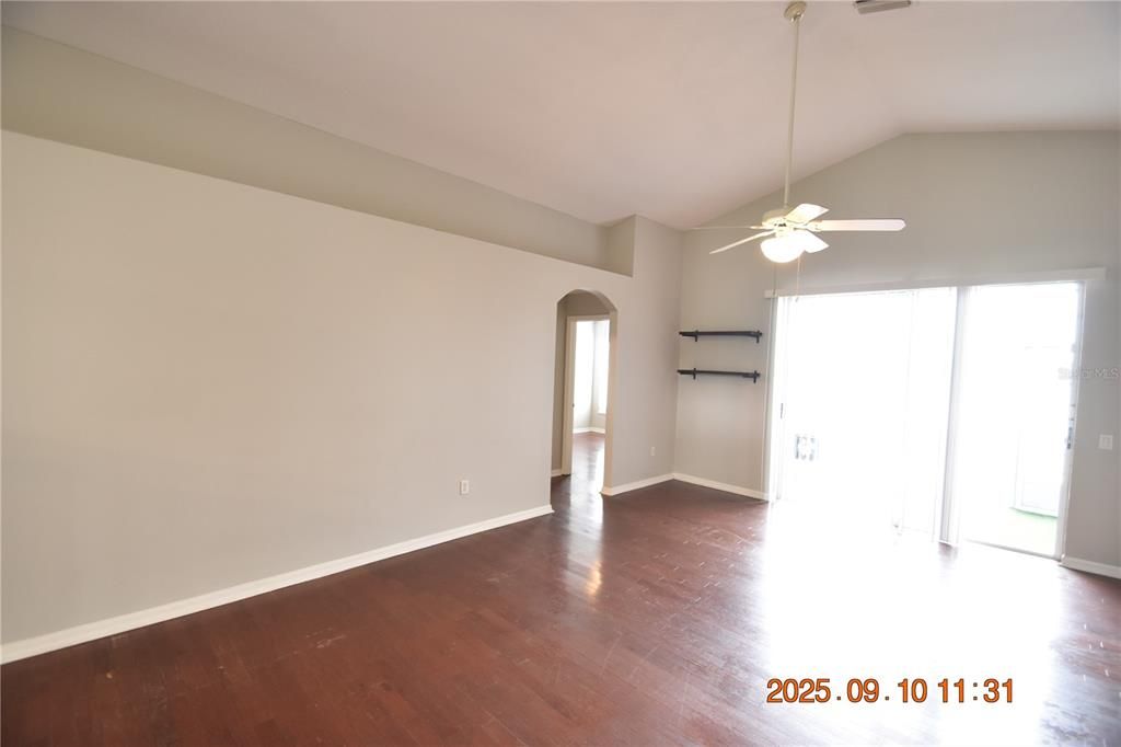 For Rent: $2,295 (4 beds, 3 baths, 1816 Square Feet)