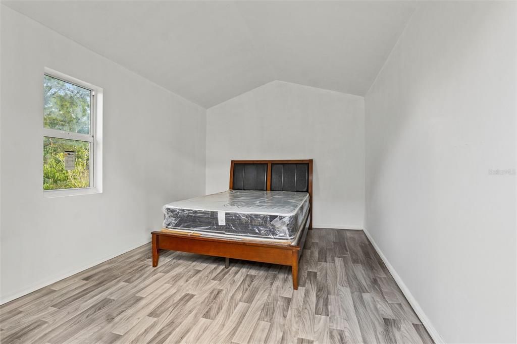 For Sale: $335,000 (5 beds, 2 baths, 1856 Square Feet)