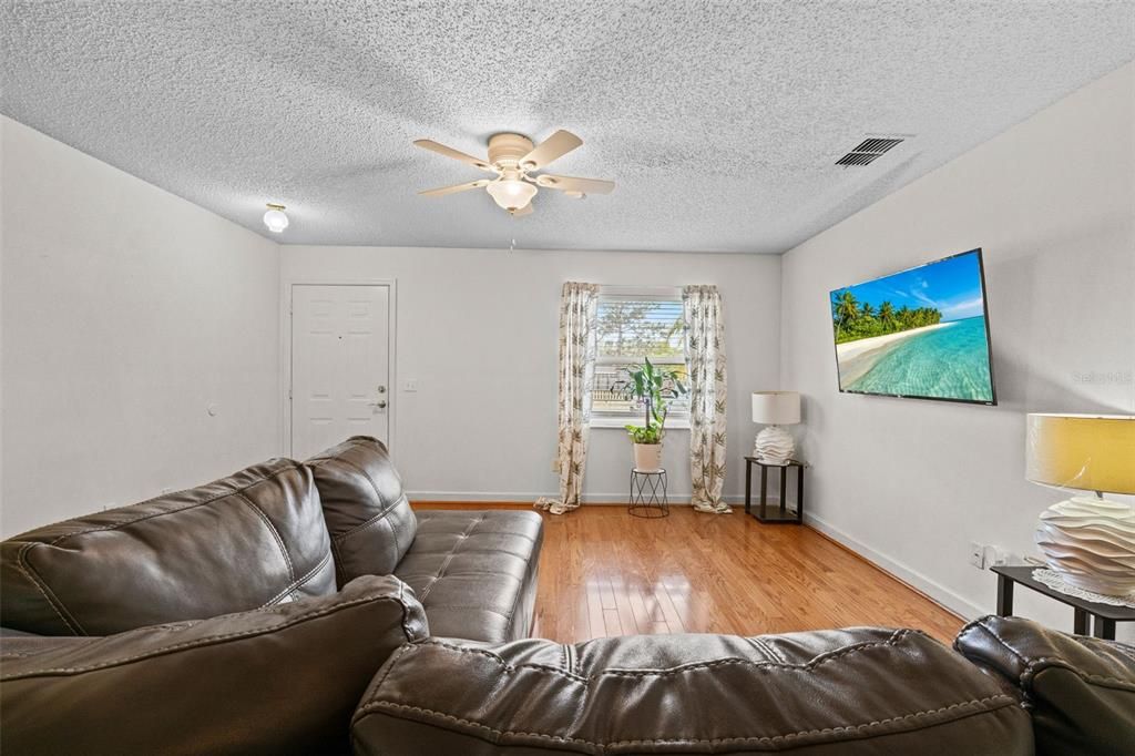 For Sale: $335,000 (5 beds, 2 baths, 1856 Square Feet)