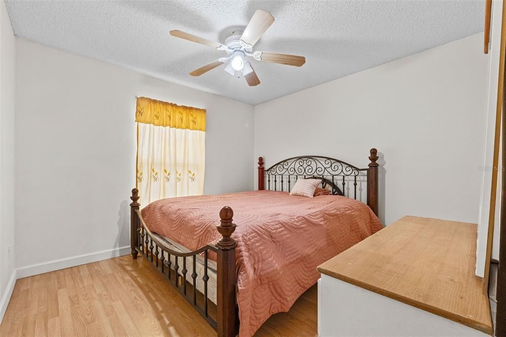 For Sale: $335,000 (5 beds, 2 baths, 1856 Square Feet)