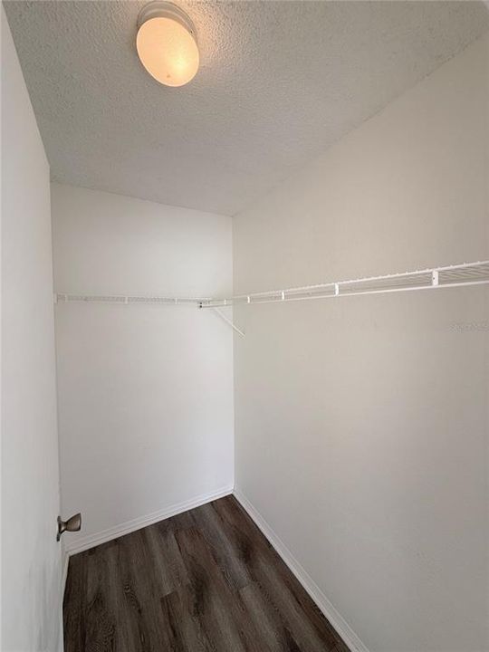 Active With Contract: $159,900 (1 beds, 1 baths, 583 Square Feet)