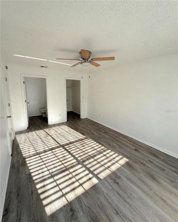 Active With Contract: $159,900 (1 beds, 1 baths, 583 Square Feet)