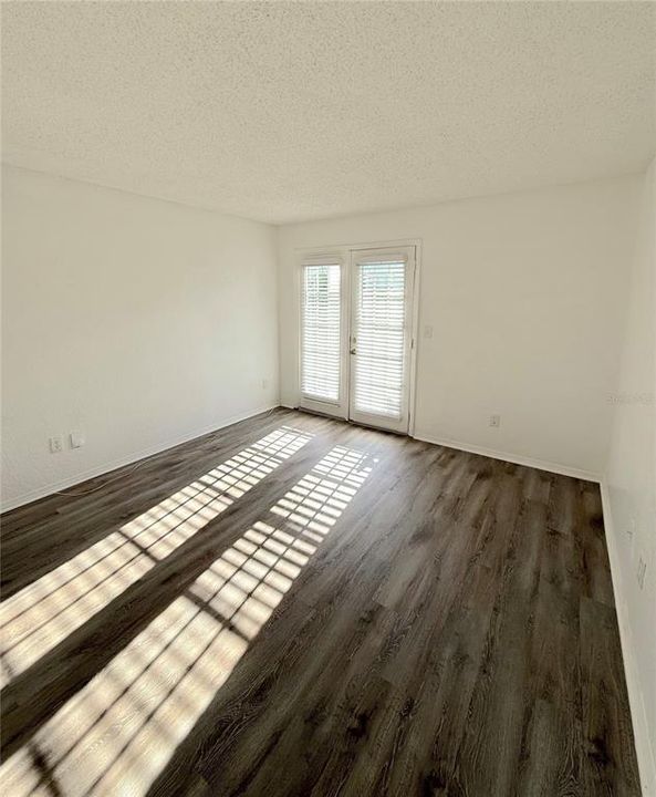 Active With Contract: $159,900 (1 beds, 1 baths, 583 Square Feet)