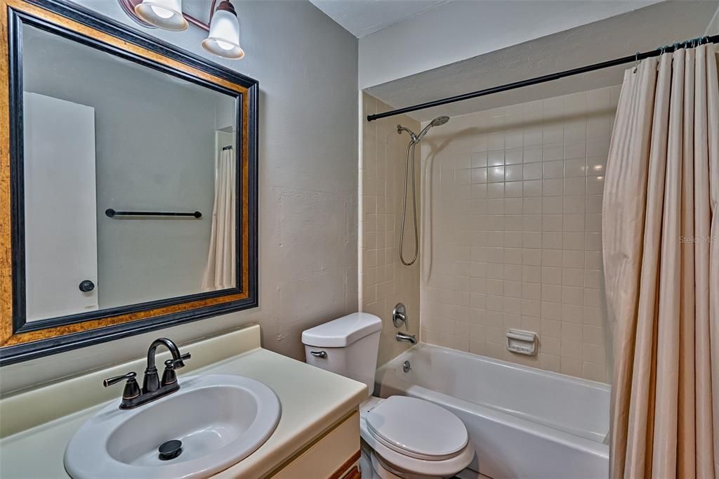 На продажу: $175,000 (3 спален, 2 ванн, 1290 Квадратных фут)