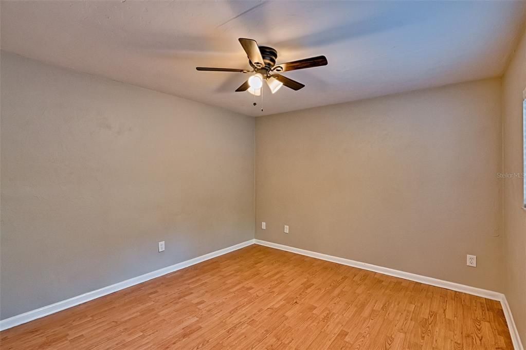 На продажу: $175,000 (3 спален, 2 ванн, 1290 Квадратных фут)