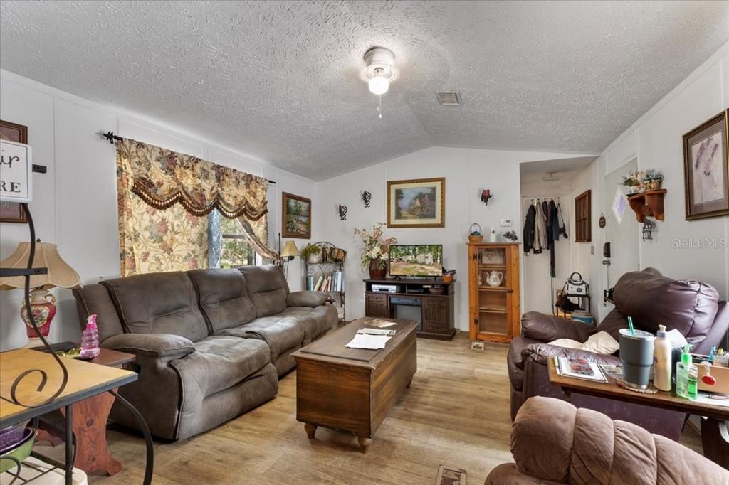 En Venta: $94,900 (2 camas, 2 baños, 924 Pies cuadrados)