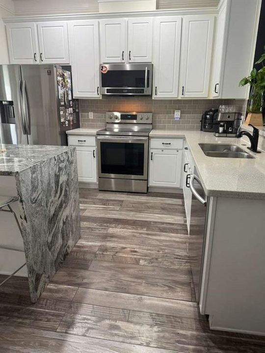 Active With Contract: $398,000 (3 beds, 2 baths, 1480 Square Feet)