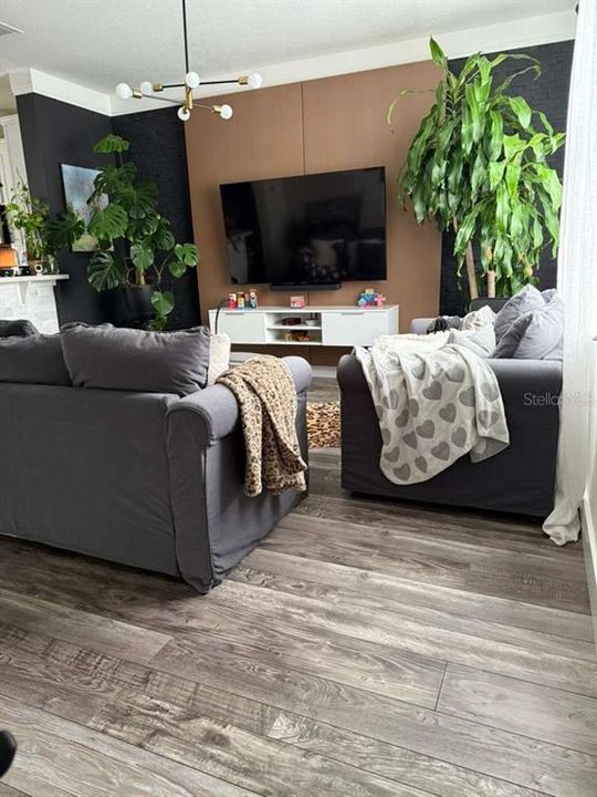 Active With Contract: $398,000 (3 beds, 2 baths, 1480 Square Feet)