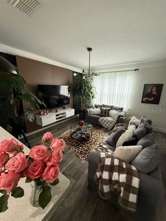 Active With Contract: $398,000 (3 beds, 2 baths, 1480 Square Feet)