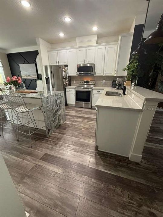 Active With Contract: $398,000 (3 beds, 2 baths, 1480 Square Feet)