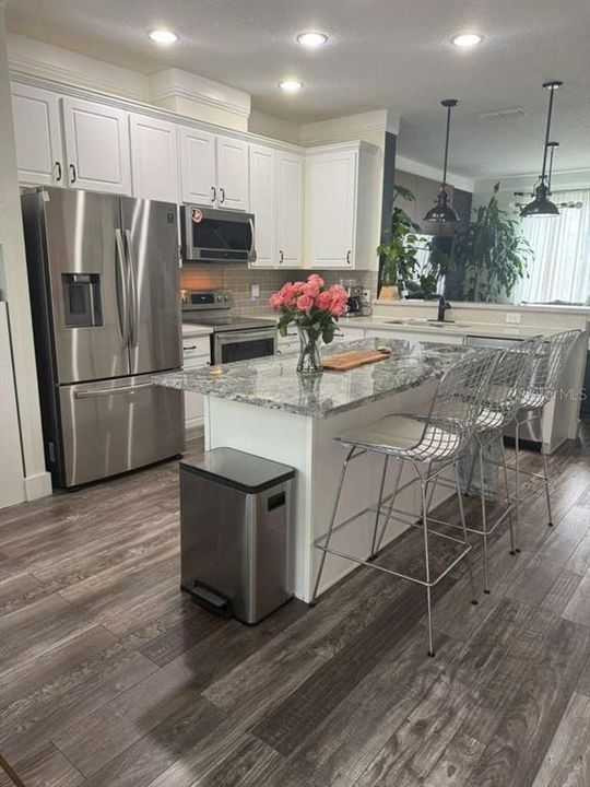 Active With Contract: $398,000 (3 beds, 2 baths, 1480 Square Feet)