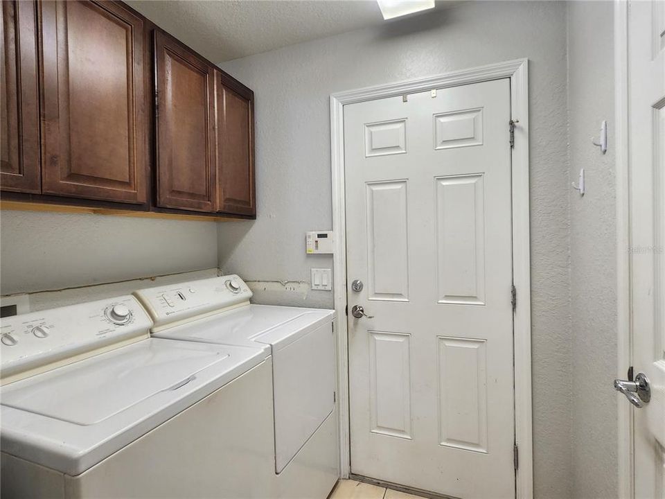 Под контрактом: $245,000 (3 спален, 2 ванн, 1830 Квадратных фут)