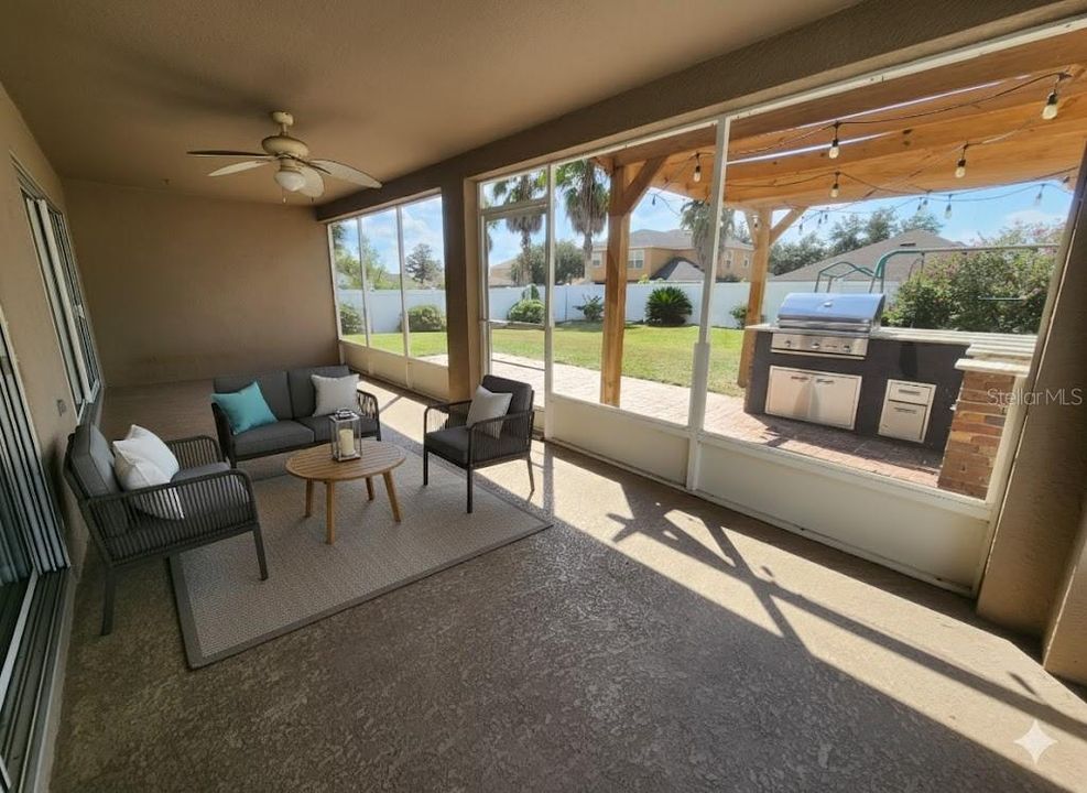 Под контрактом: $245,000 (3 спален, 2 ванн, 1830 Квадратных фут)