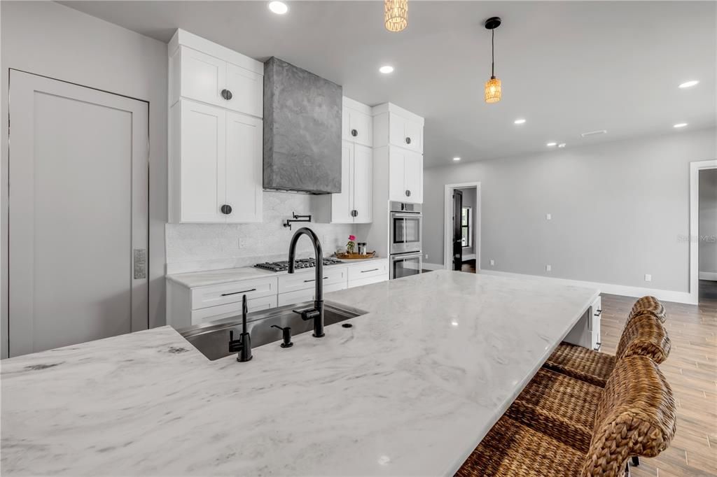 En Venta: $2,650,000 (6 camas, 4 baños, 3353 Pies cuadrados)