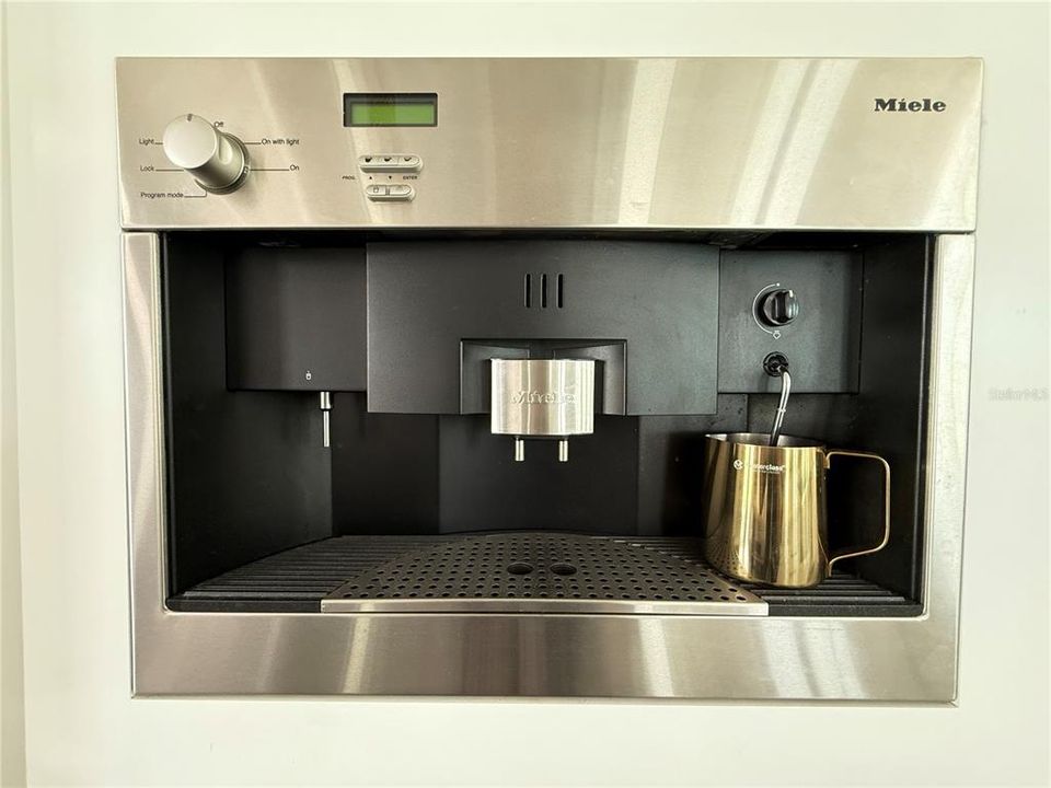 En Venta: $2,650,000 (6 camas, 4 baños, 3353 Pies cuadrados)