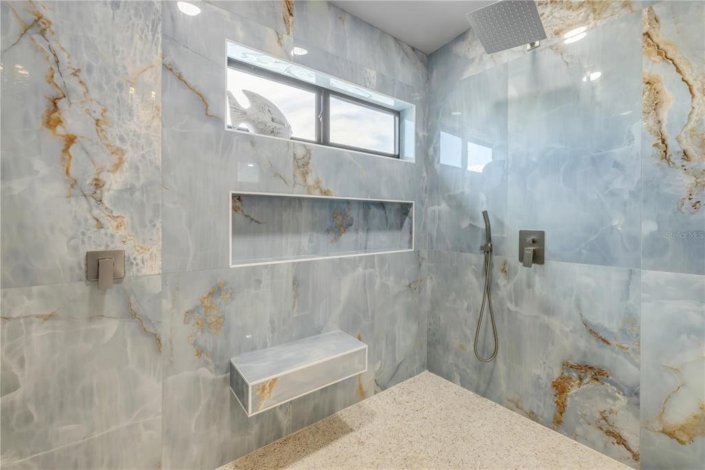 En Venta: $2,650,000 (6 camas, 4 baños, 3353 Pies cuadrados)