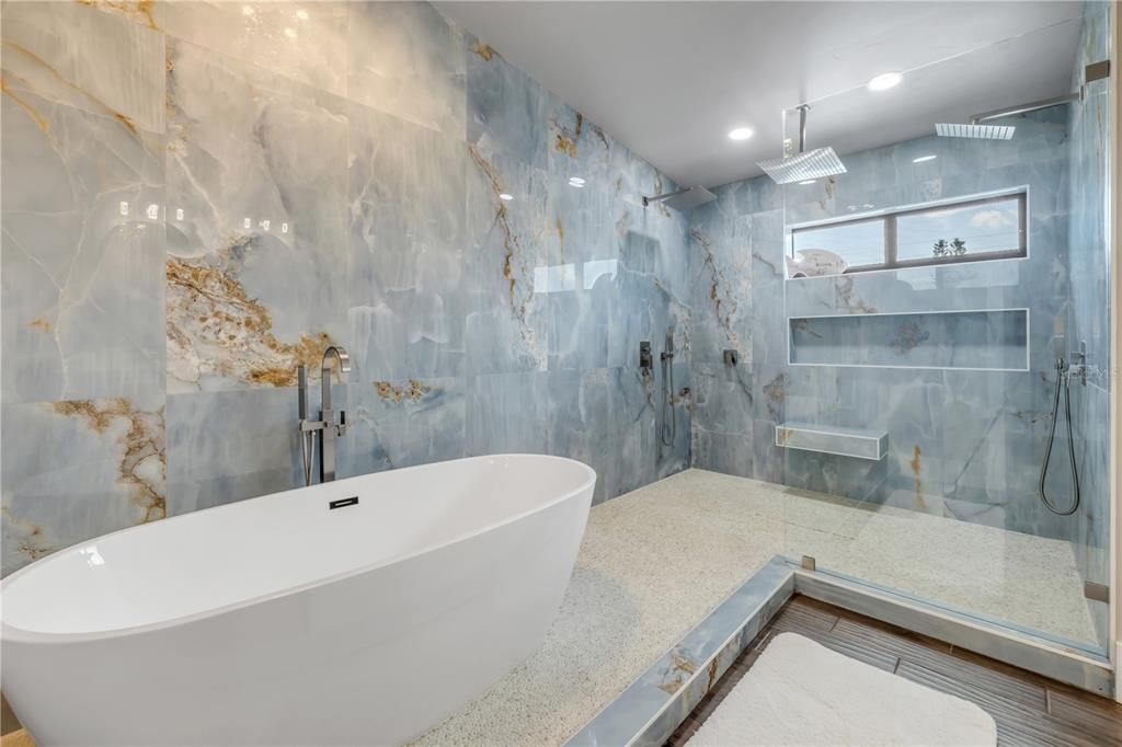 En Venta: $2,650,000 (6 camas, 4 baños, 3353 Pies cuadrados)