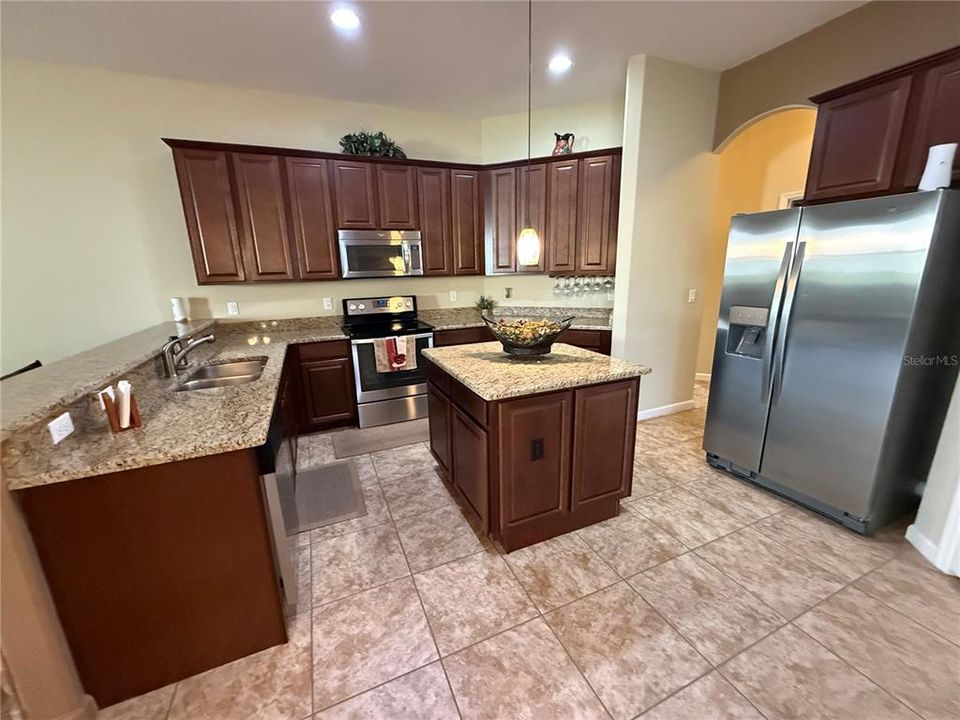 На продажу: $519,900 (4 спален, 3 ванн, 2841 Квадратных фут)