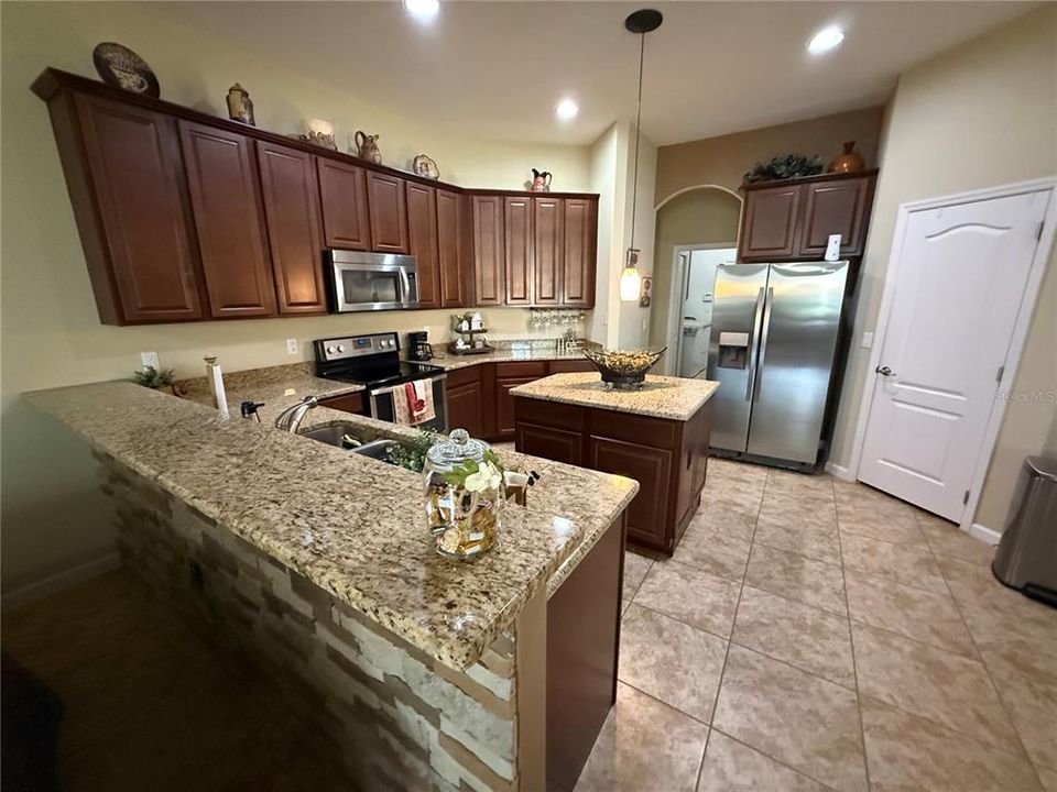 На продажу: $519,900 (4 спален, 3 ванн, 2841 Квадратных фут)