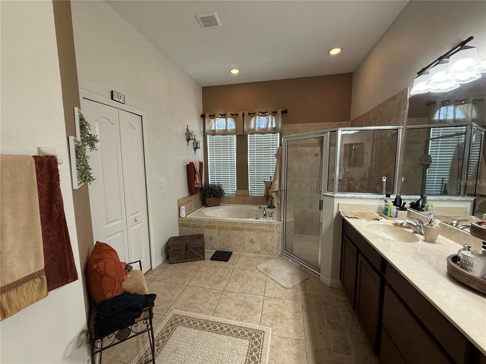 На продажу: $519,900 (4 спален, 3 ванн, 2841 Квадратных фут)