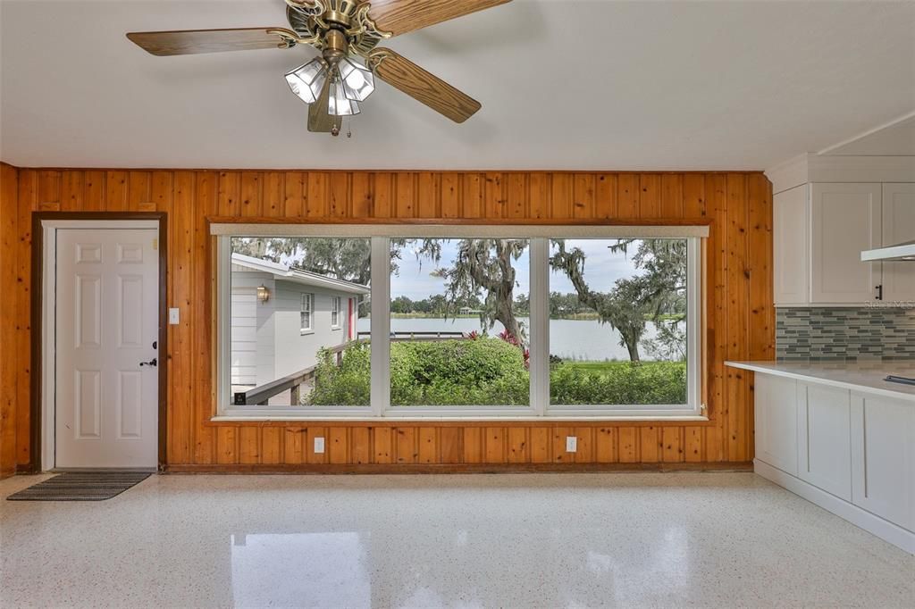 合同活跃: $500,000 (3 贝兹, 2 浴室, 1819 平方英尺)