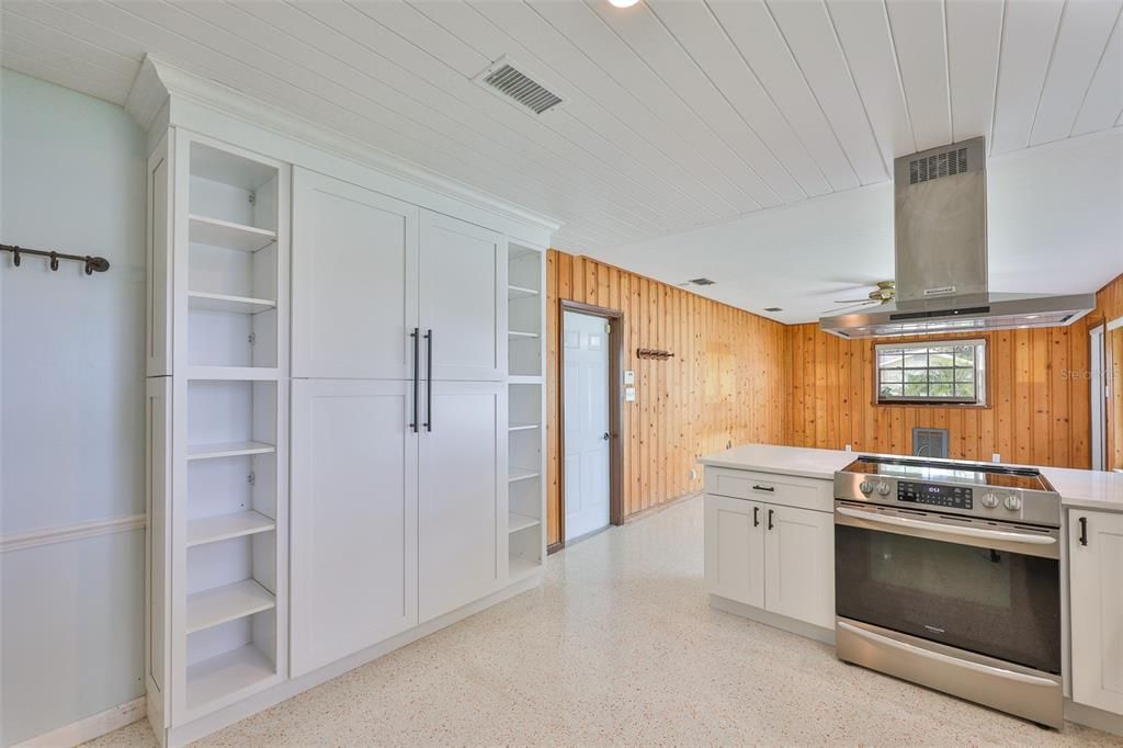 合同活跃: $500,000 (3 贝兹, 2 浴室, 1819 平方英尺)