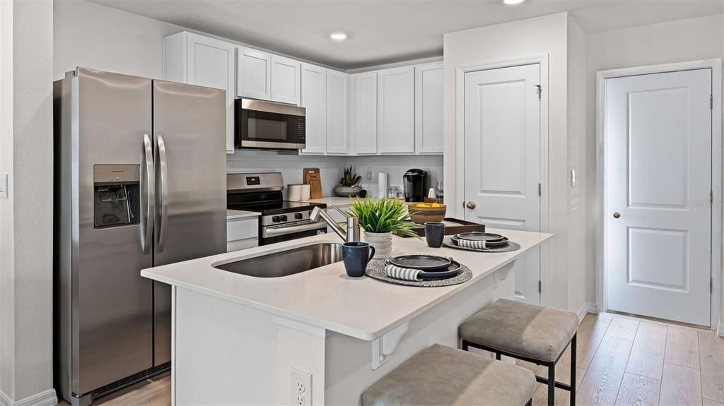 合同活跃: $356,990 (3 贝兹, 2 浴室, 1614 平方英尺)