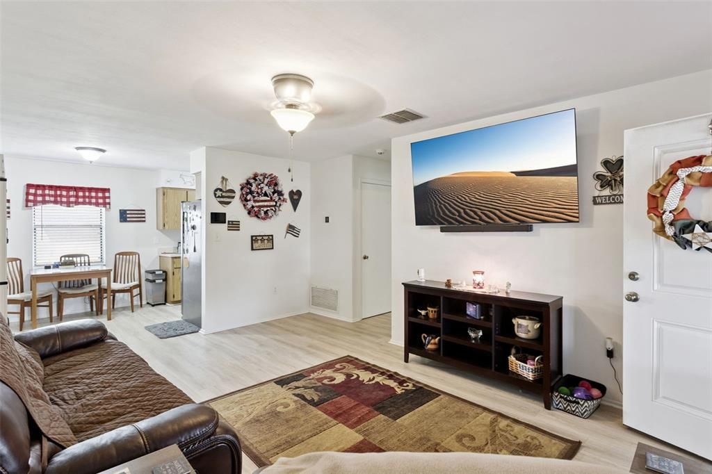 For Sale: $284,900 (3 beds, 1 baths, 972 Square Feet)