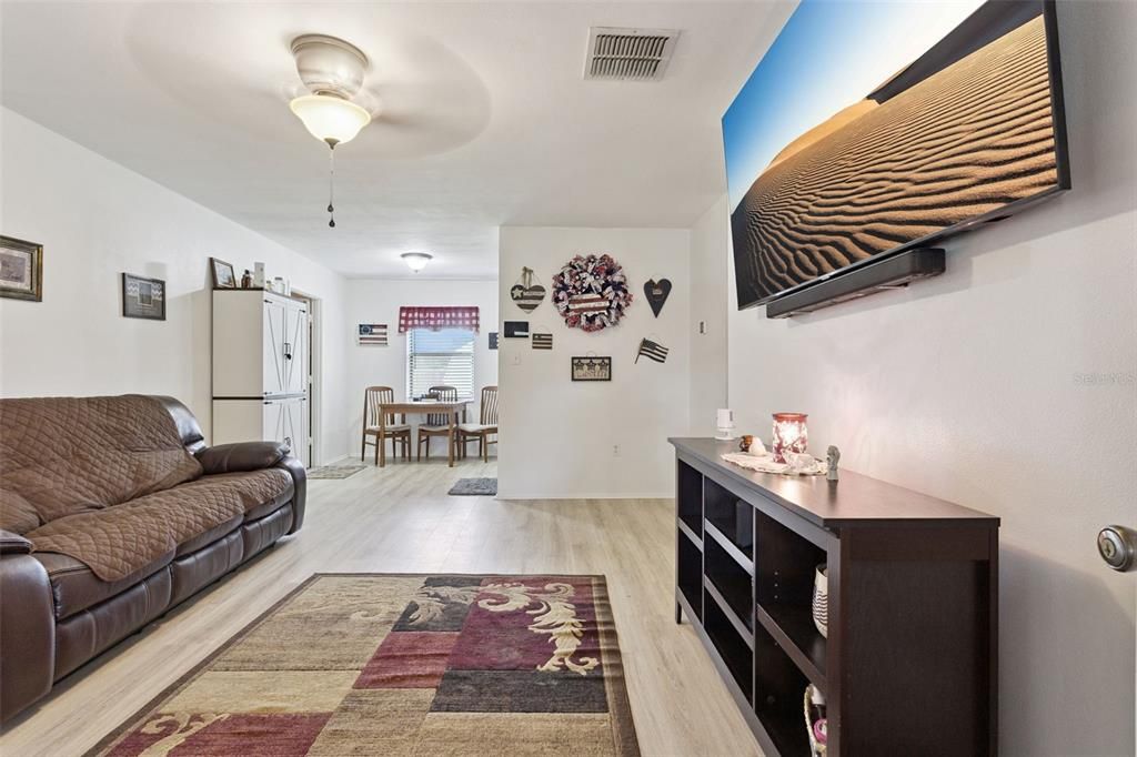 For Sale: $284,900 (3 beds, 1 baths, 972 Square Feet)