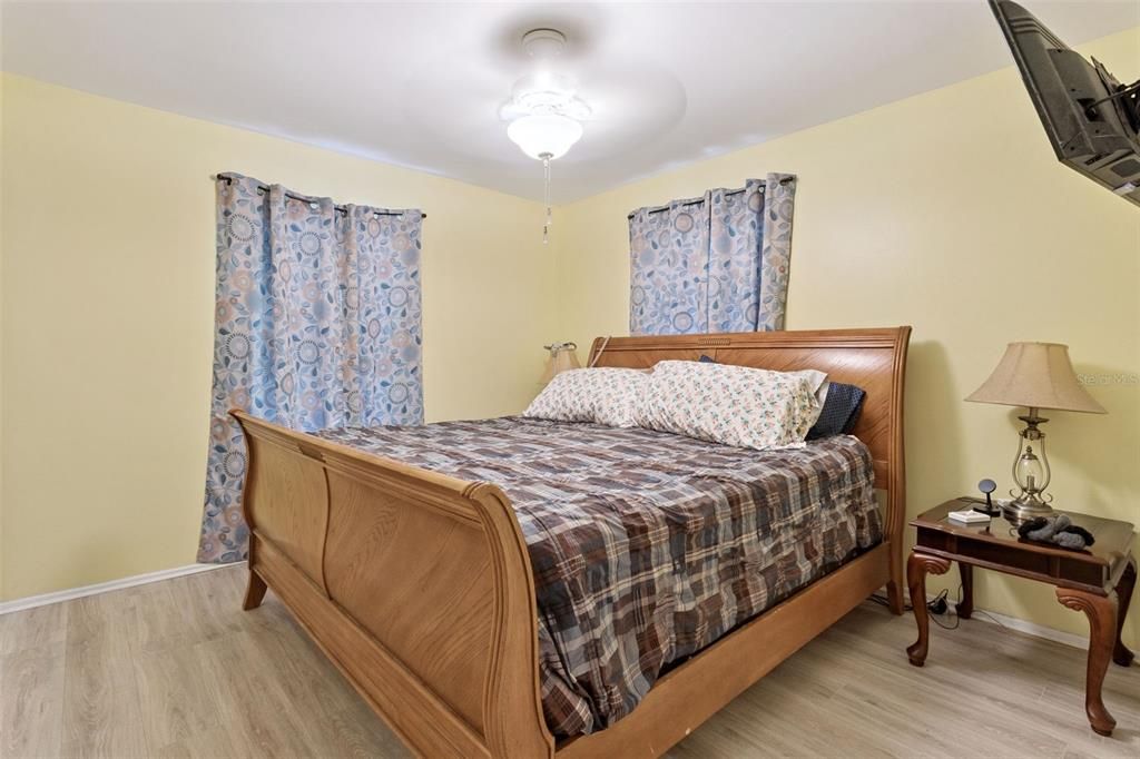 For Sale: $284,900 (3 beds, 1 baths, 972 Square Feet)