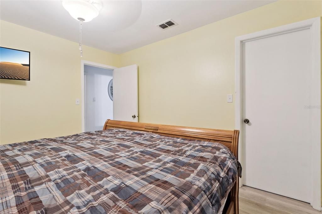 For Sale: $284,900 (3 beds, 1 baths, 972 Square Feet)