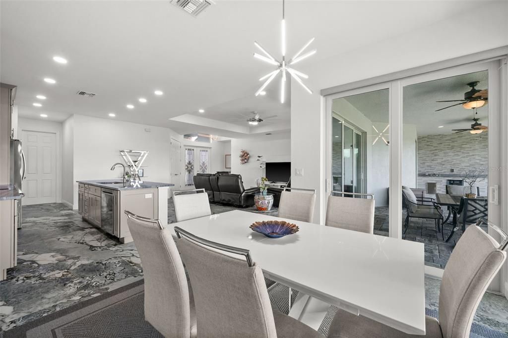 For Sale: $699,000 (3 beds, 3 baths, 2200 Square Feet)