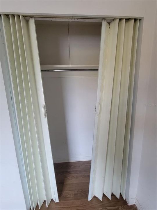 For Sale: $135,000 (2 beds, 1 baths, 930 Square Feet)