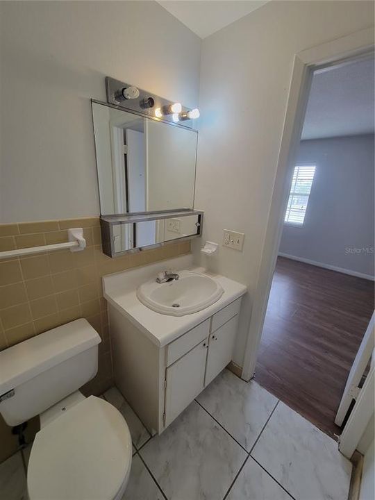 For Sale: $135,000 (2 beds, 1 baths, 930 Square Feet)