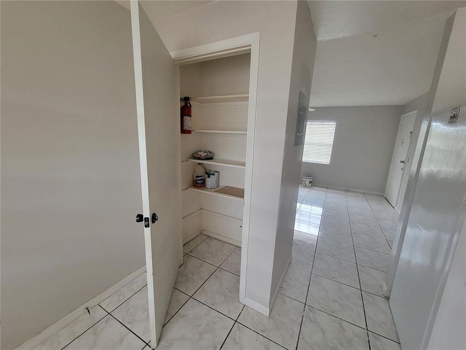 For Sale: $135,000 (2 beds, 1 baths, 930 Square Feet)