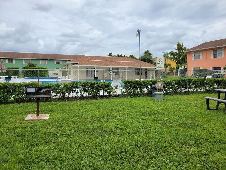 For Sale: $135,000 (2 beds, 1 baths, 930 Square Feet)