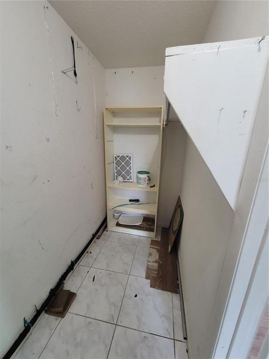 For Sale: $135,000 (2 beds, 1 baths, 930 Square Feet)