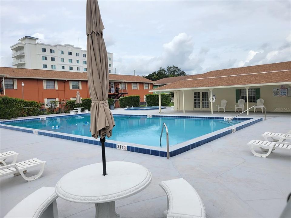 For Sale: $135,000 (2 beds, 1 baths, 930 Square Feet)