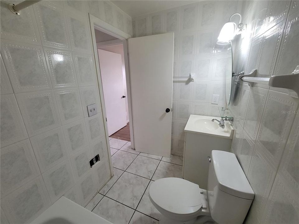 For Sale: $135,000 (2 beds, 1 baths, 930 Square Feet)