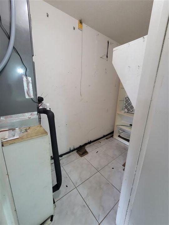 For Sale: $135,000 (2 beds, 1 baths, 930 Square Feet)