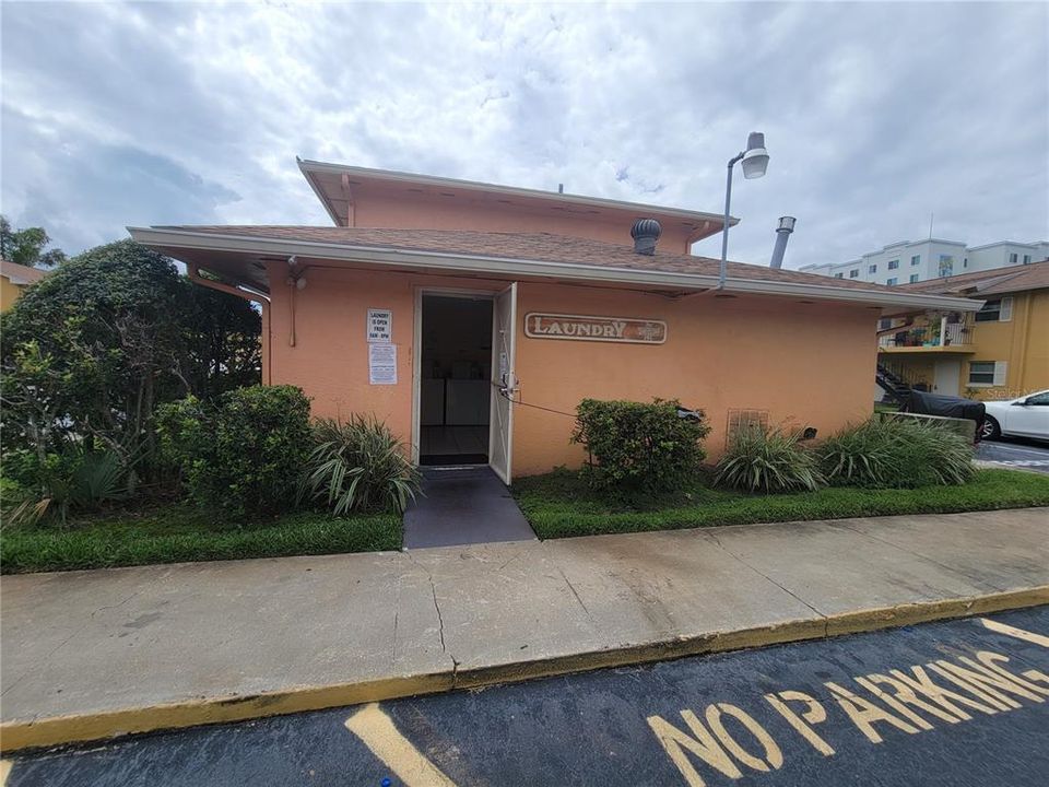 For Sale: $135,000 (2 beds, 1 baths, 930 Square Feet)