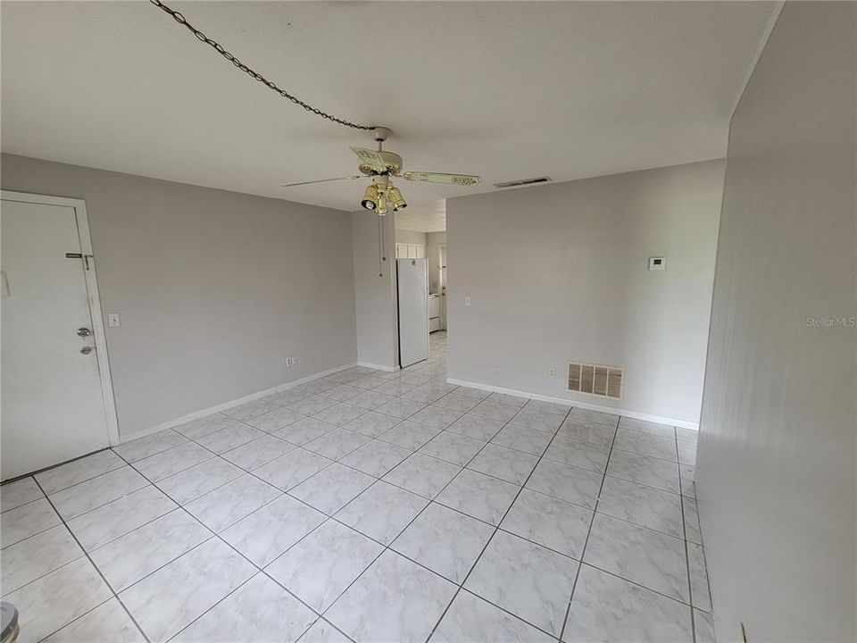 For Sale: $135,000 (2 beds, 1 baths, 930 Square Feet)