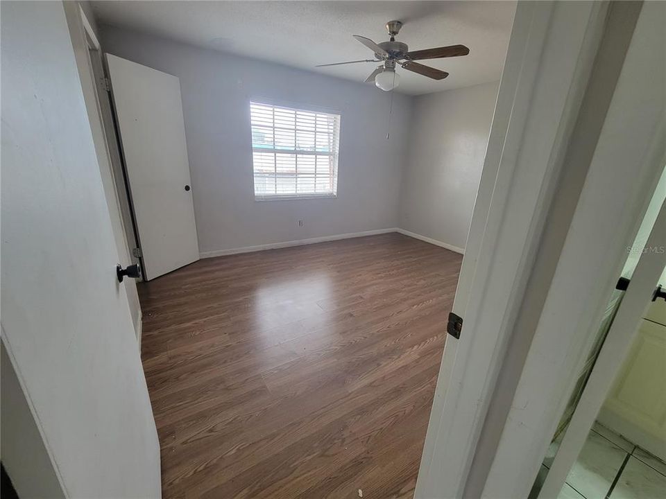 For Sale: $135,000 (2 beds, 1 baths, 930 Square Feet)