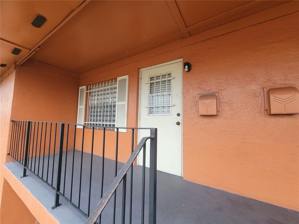 For Sale: $135,000 (2 beds, 1 baths, 930 Square Feet)