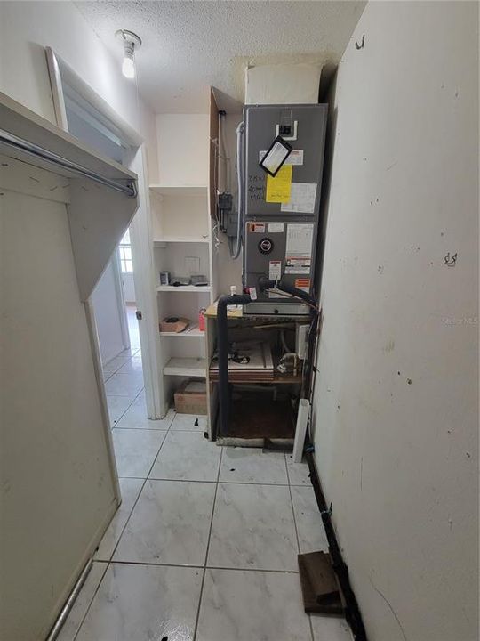 For Sale: $135,000 (2 beds, 1 baths, 930 Square Feet)