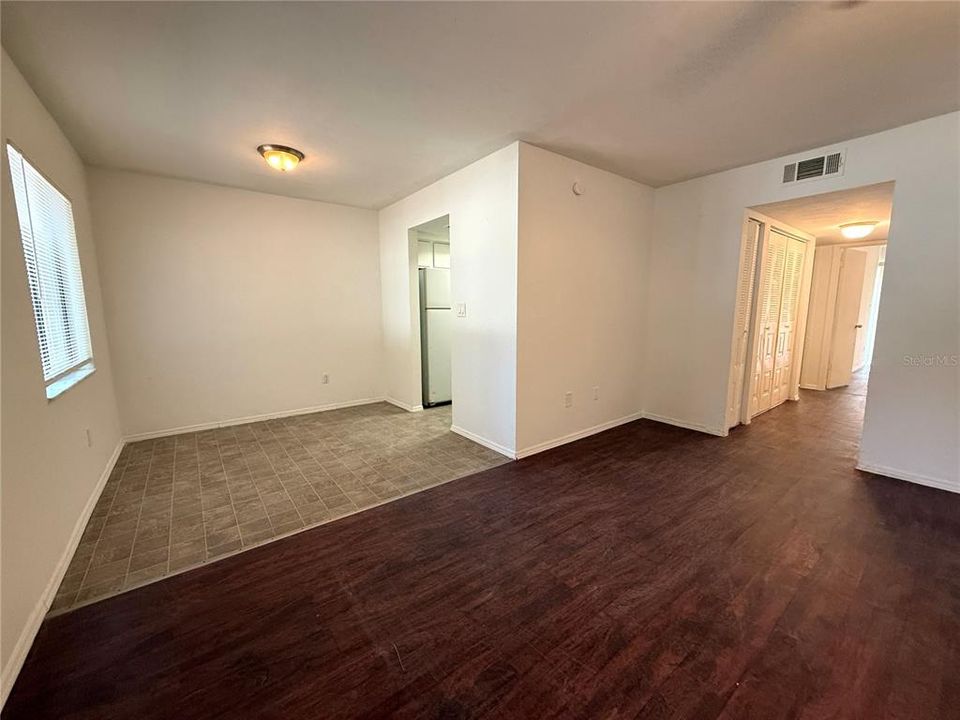For Rent: $1,000 (1 beds, 1 baths, 934 Square Feet)