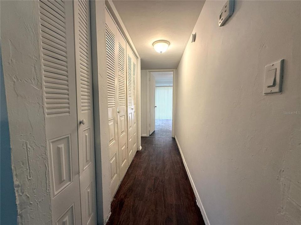 For Rent: $1,000 (1 beds, 1 baths, 934 Square Feet)
